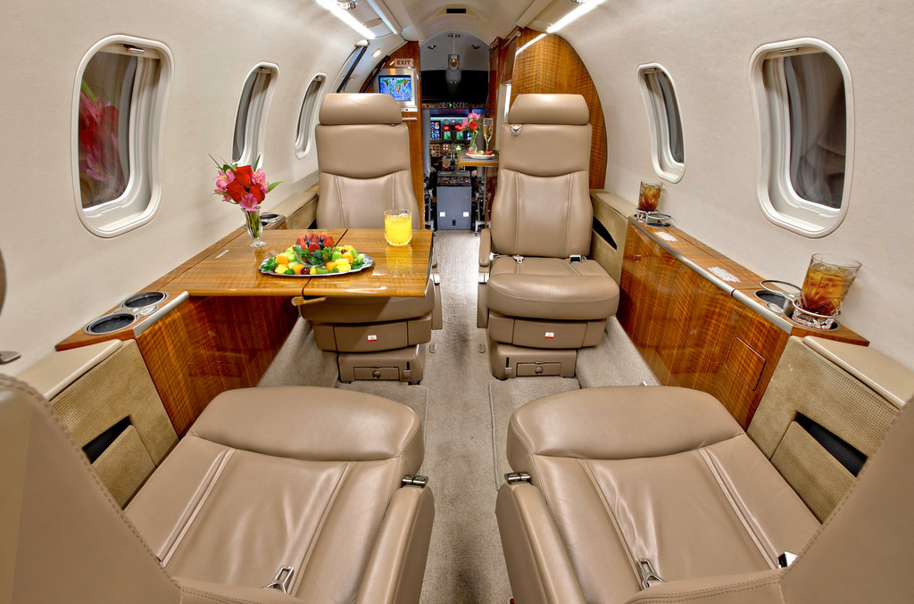 частный самолет Learjet 40 / XR